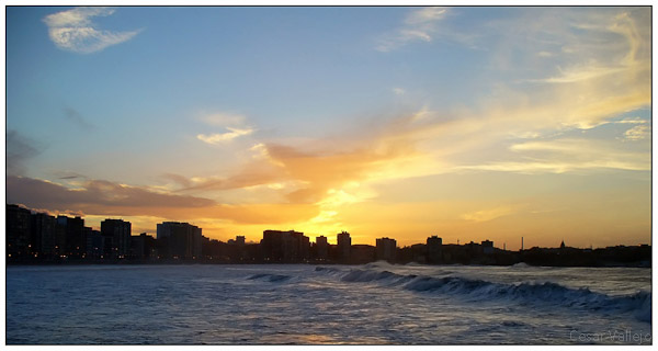 Puesta de sol en la bahia de Xixon